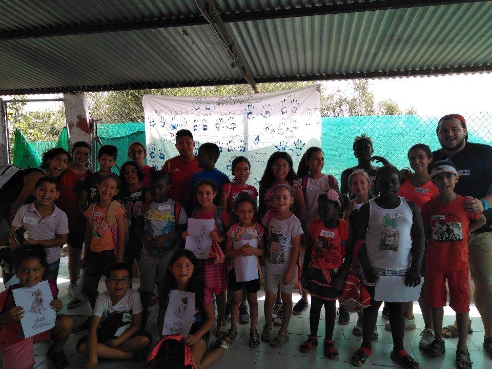 Las colonias urbanas del CEIP Andrés Baquero en Murcia visitan el proyecto de protección de animales “Perros Abandona2”