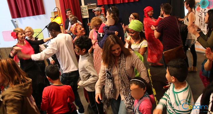 Trapillos del Mundo Fundacion Cepaim en Nijar baile