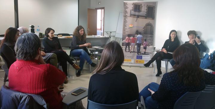 Coloquio Chicas de Pueblo Fundacion Cepaim en Zaragoza y Comarca Daroca1