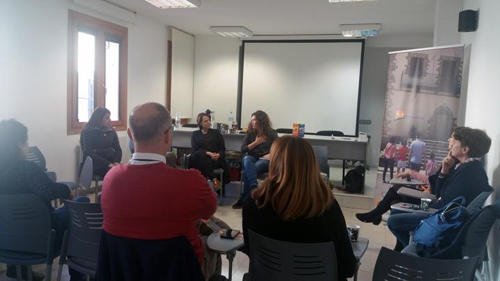 Coloquio Chicas de Pueblo Fundacion Cepaim en Zaragoza y Comarca Daroca2