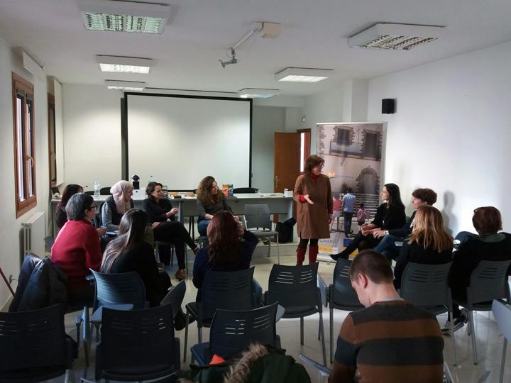Coloquio Chicas de Pueblo Fundacion Cepaim en Zaragoza y Comarca Daroca3