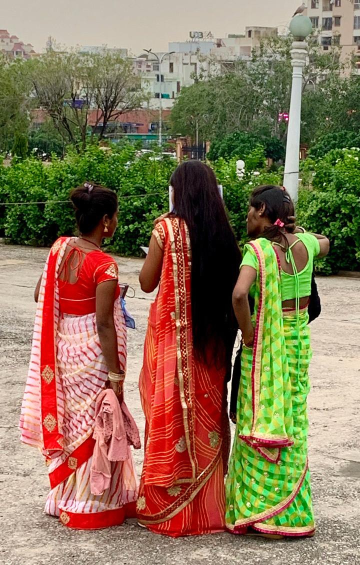 web RAÚL AMIGO. Color por tres