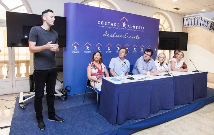 Presentacion campaña #porunmundonuevo Cepaim Almeria con Nacho Spinola